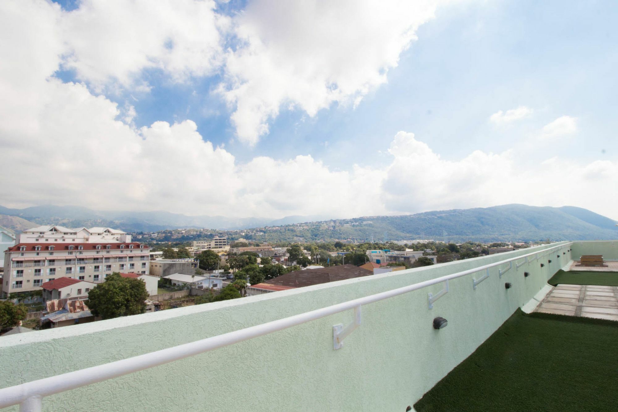 The Bailey'S New Kingston Suites Eksteriør bilde